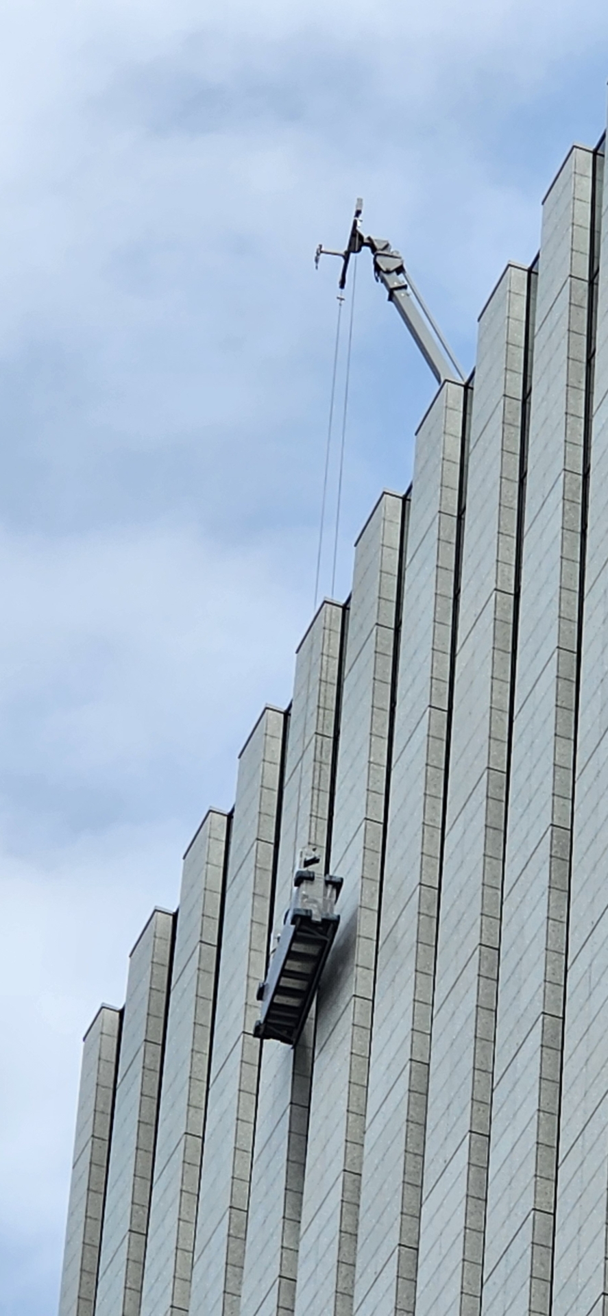 ゴンドラ/ガラス清掃：05_施工中