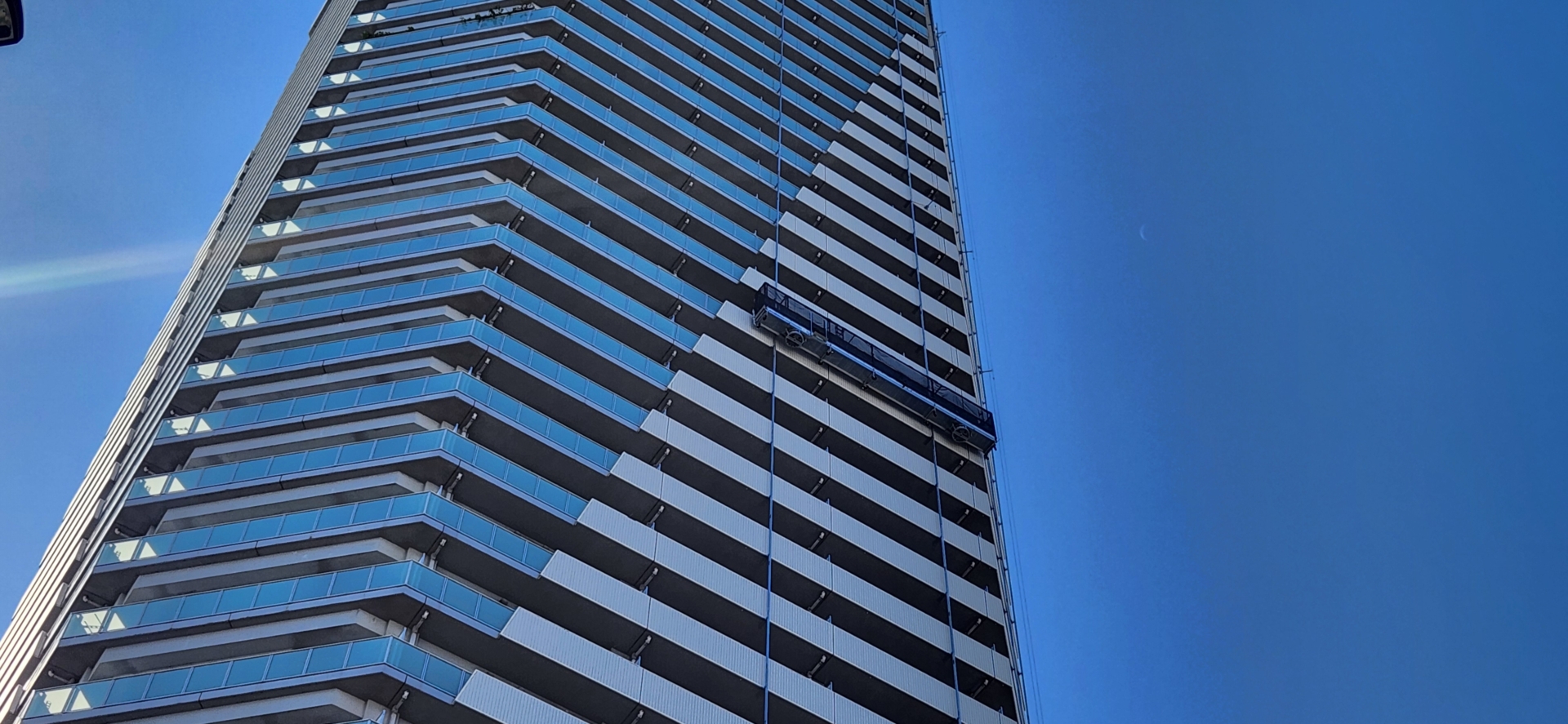 外壁工事/外壁洗浄（修繕工事）：施工中 / 外壁洗浄