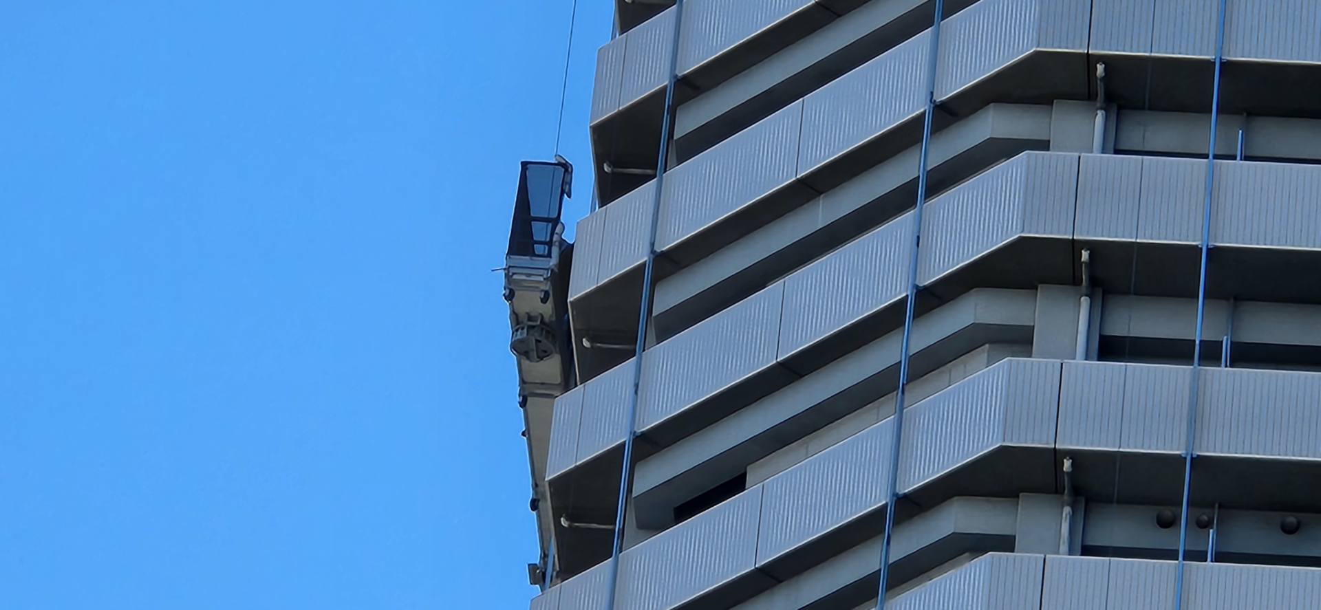 外壁工事/外壁洗浄（修繕工事）：施工中 / 外壁洗浄