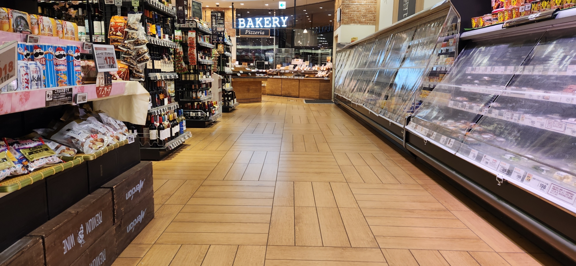 セラミックタイル(ロボット洗浄)/床清掃：④_施工後