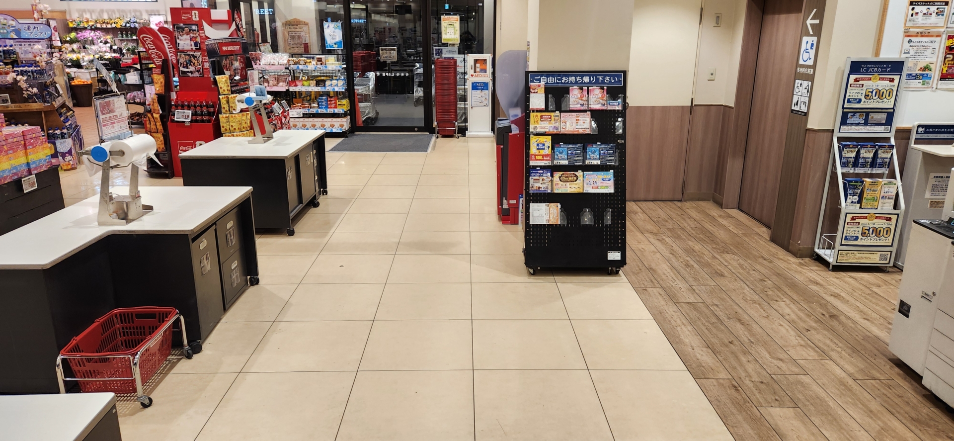 セラミックタイル(ロボット洗浄)/床清掃：⑤_施工前