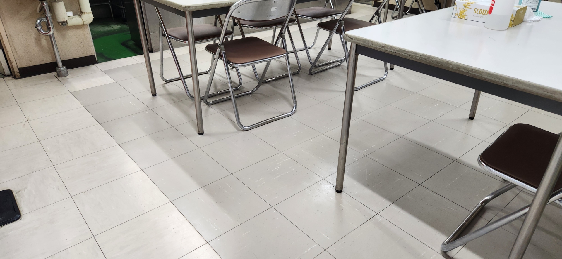 Pタイル油除去洗浄/床清掃：③施工後