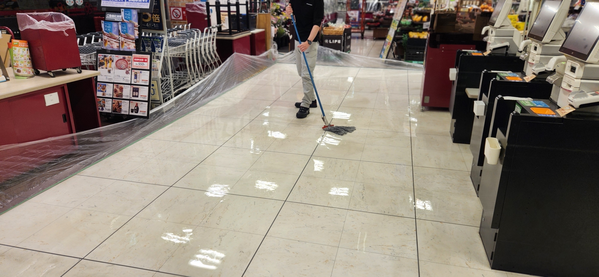 什器跡剥離洗浄/床清掃：03_施工中