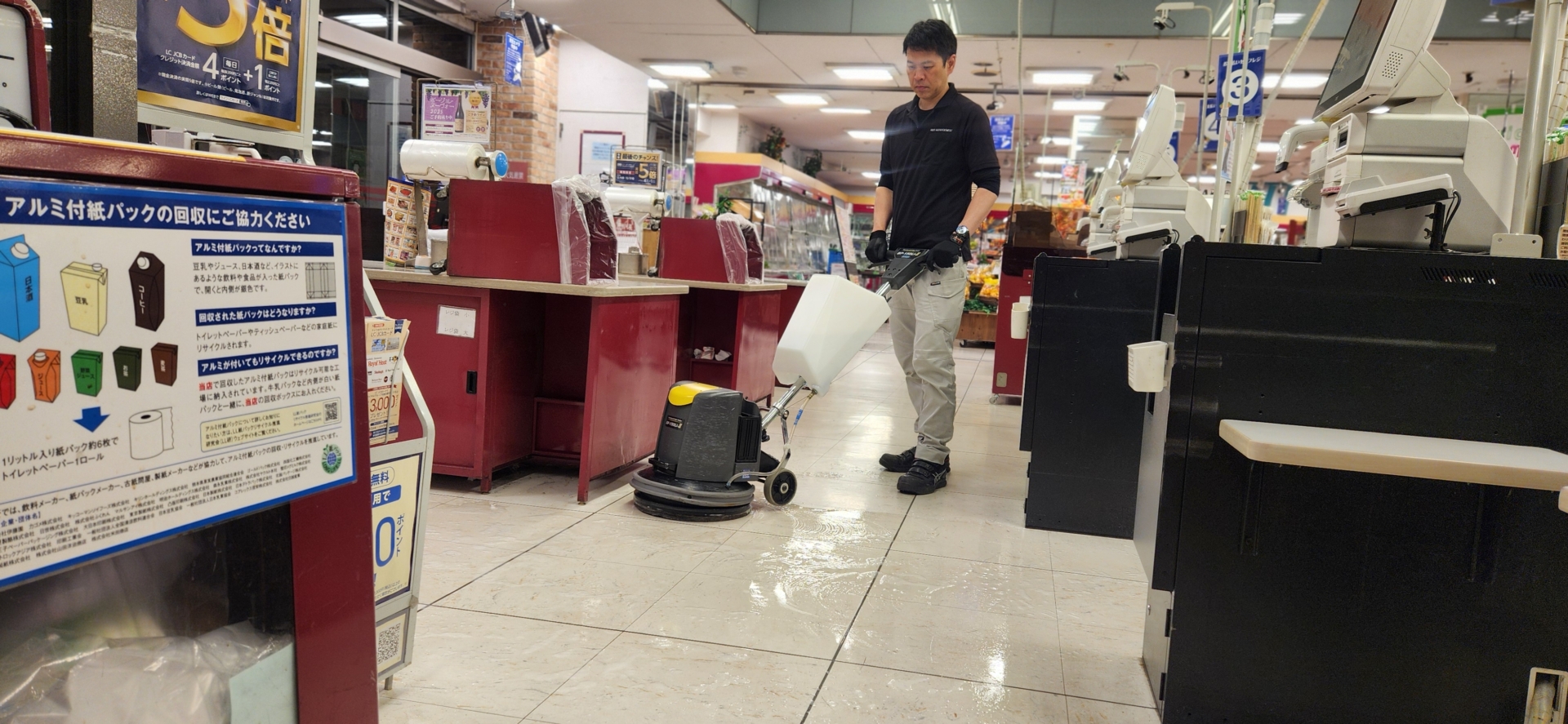 什器跡剥離洗浄/床清掃：04_施工中