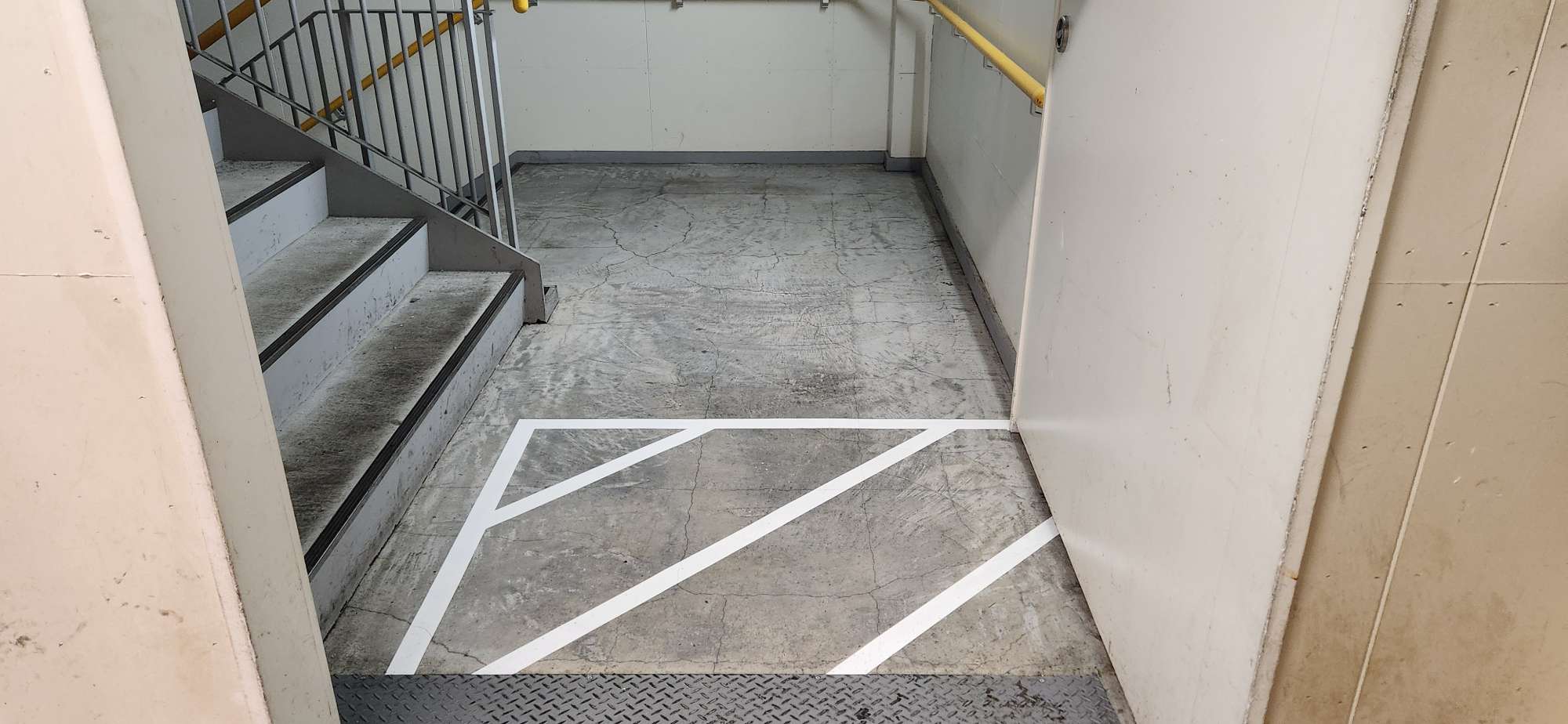 モルタル油除去洗浄/床清掃：06_施工後