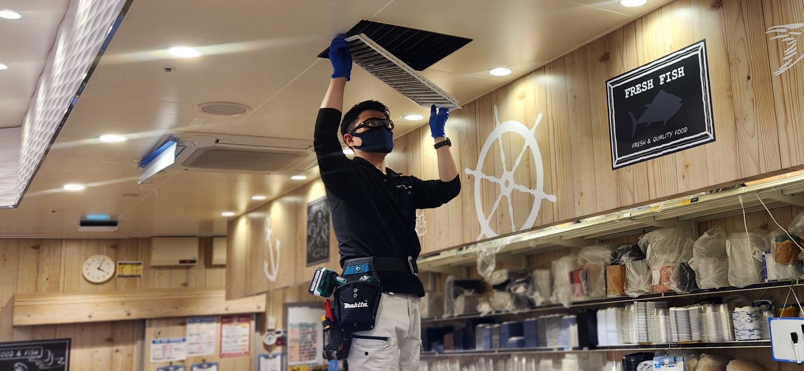 天井給排気口/空調・照明清掃：03_施工中
